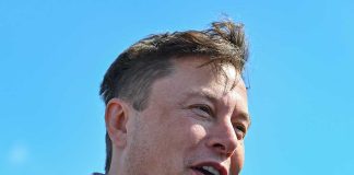Elon Musk Makes First Comment After Buying Twitter