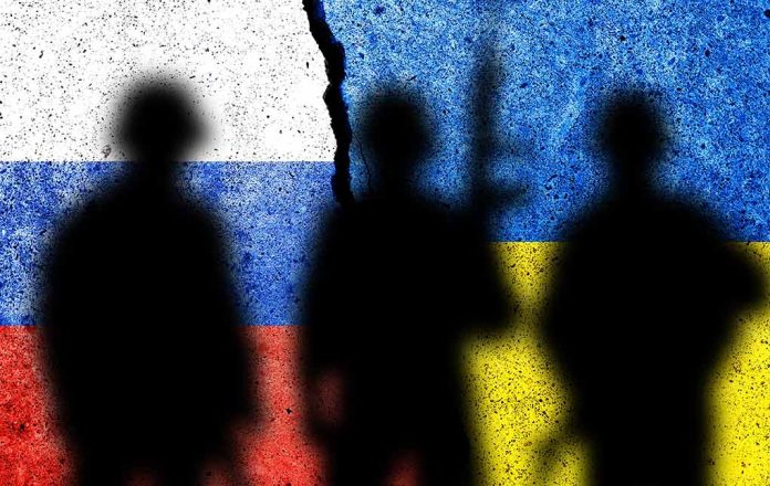 2095910923 featured image Silhouettes in front of Russian and Ukrainian flags