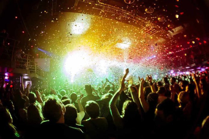 shutterstock_552730561 crowd at indoor concert with confetti and bright stage lights