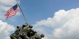 Iwo Jima Memorial statue with soldiers raising the American flag